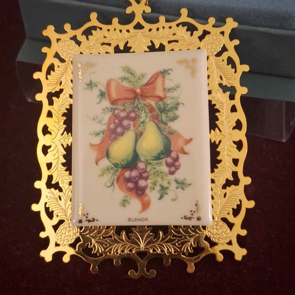 Lenox Fruit Pear Grapes Filigree Reversible Porcelain Metal Ornament